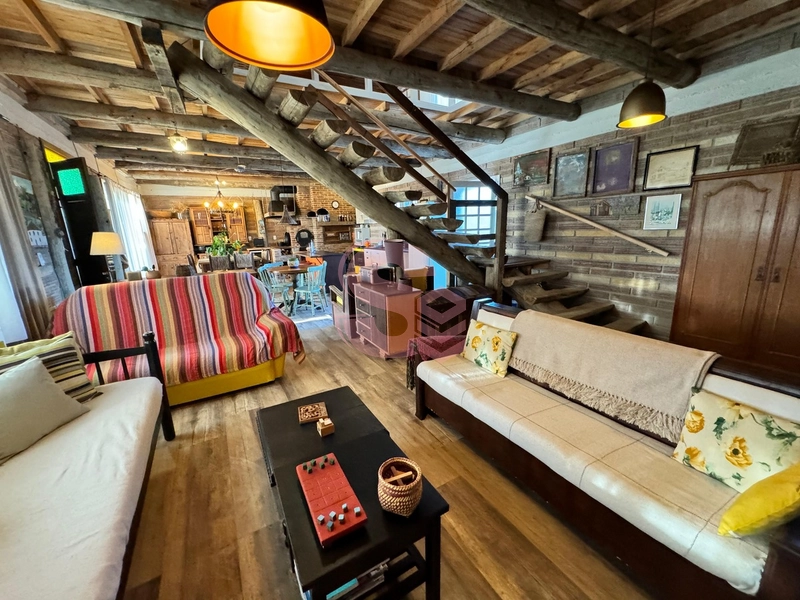 CASA RÚSTICA EM PEDRA E MADEIRA!: 4ª foto da galeria de imagens do imóvel