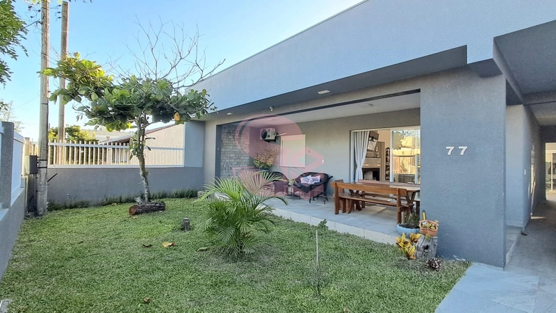Residência à Venda - Conforto e Lazer Perto do Mar!: 1ª foto da galeria de imagens do imóvel
