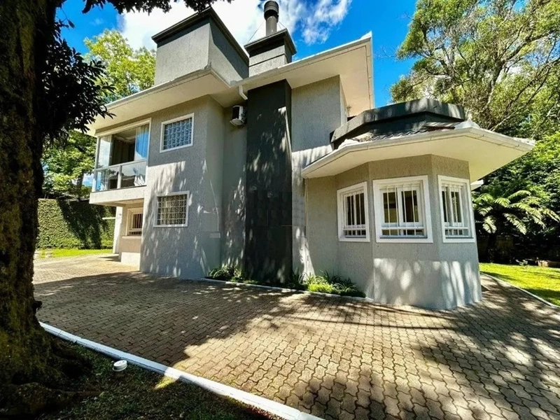 Casa 5 dormitórios a poucos metros Lago Negro - Gramado: 2ª foto da galeria de imagens do imóvel