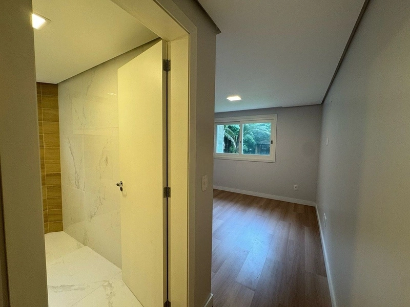 Casa 5 dormitórios a poucos metros Lago Negro - Gramado: 27ª foto da galeria de imagens do imóvel