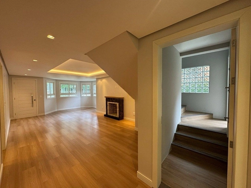 Casa 5 dormitórios a poucos metros Lago Negro - Gramado: 4ª foto da galeria de imagens do imóvel