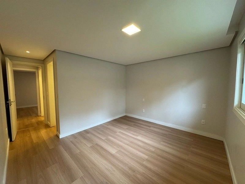 Casa 5 dormitórios a poucos metros Lago Negro - Gramado: 26ª foto da galeria de imagens do imóvel