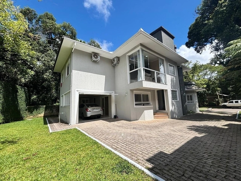 Casa 5 dormitórios a poucos metros Lago Negro - Gramado: 1ª foto da galeria de imagens do imóvel