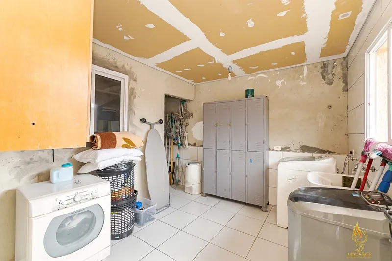 CASA EM COLOMBO: 48ª foto da galeria de imagens do imóvel
