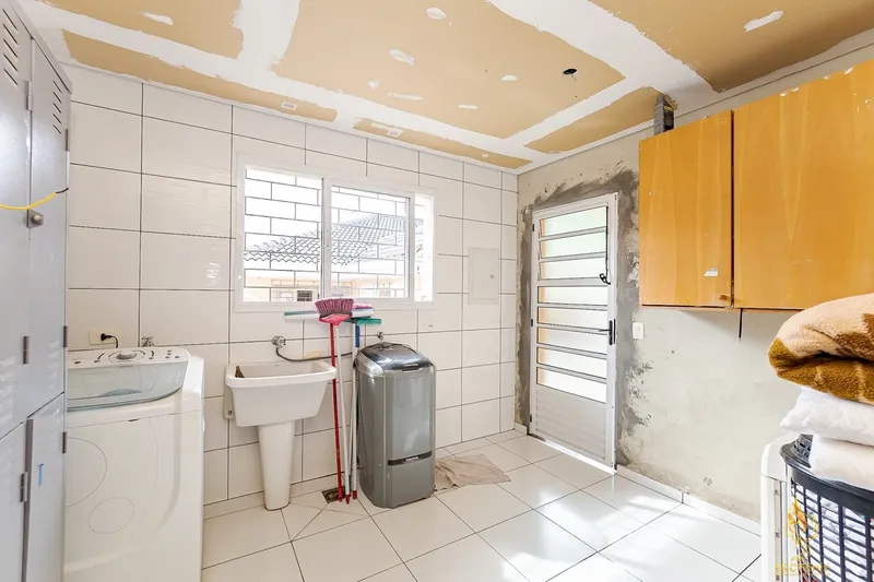 CASA EM COLOMBO: 49ª foto da galeria de imagens do imóvel
