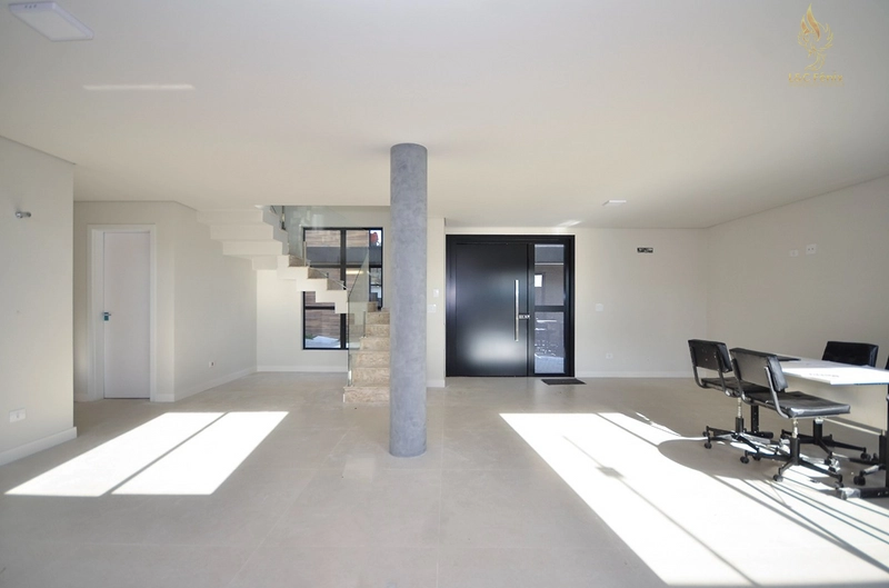 TRIPLEX MERCÊS: 2ª foto da galeria de imagens do imóvel