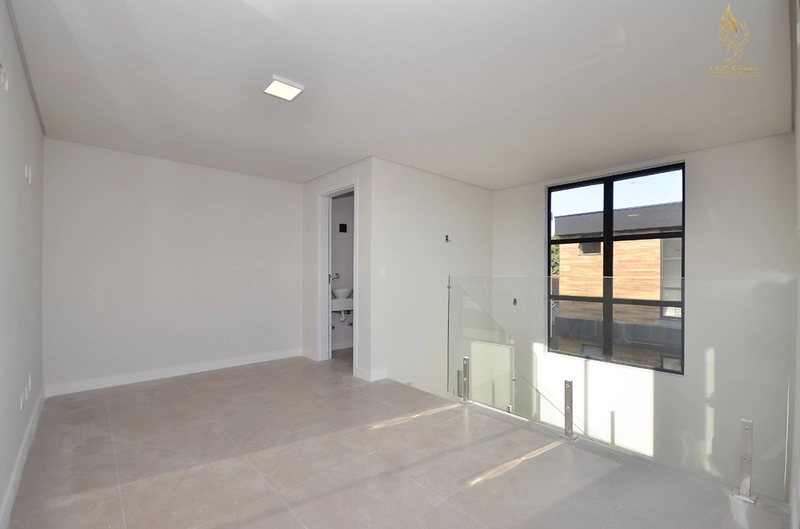 TRIPLEX MERCÊS: 13ª foto da galeria de imagens do imóvel