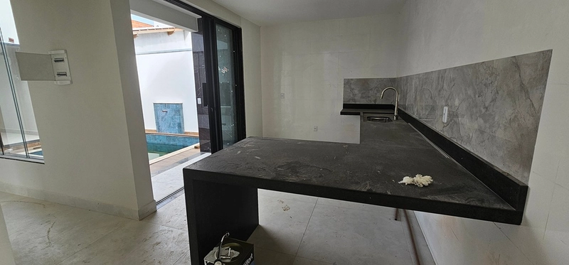 Casa com piscina no condomínio Golden imperial epic: 4ª foto da galeria de imagens do imóvel