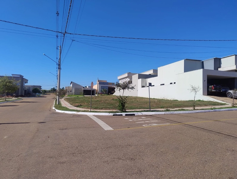 Terreno de Esquina parte alta do Condomínio: 1ª foto da galeria de imagens do imóvel