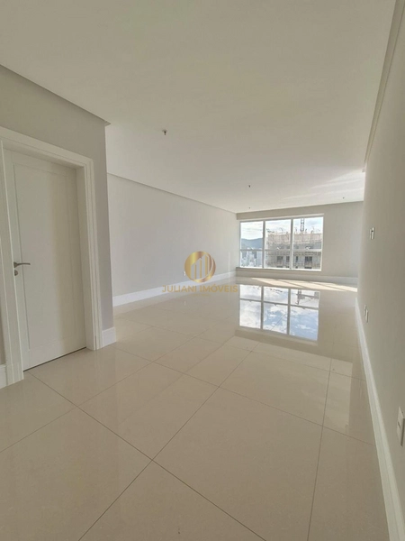 Apartamento no Ed. La Belle Tour Residence: 1ª foto da galeria de imagens do imóvel