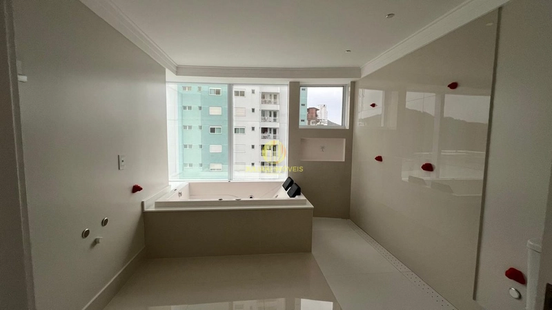 Apartamento no Edifício One Tower: 3ª foto da galeria de imagens do imóvel