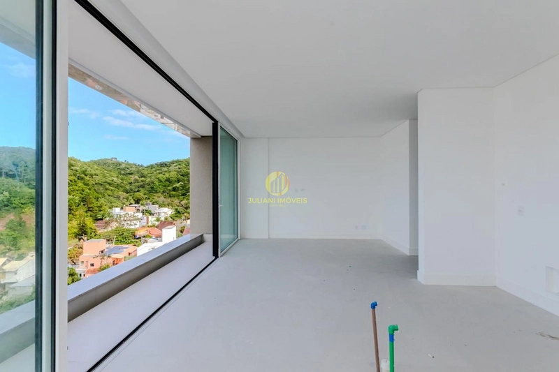 Apartamento com 3 suítes na Praia dos Amores: 3ª foto da galeria de imagens do imóvel