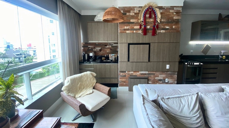 Apartamento no Ed. Porto Madeiro na Praia Brava: 2ª foto da galeria de imagens do imóvel