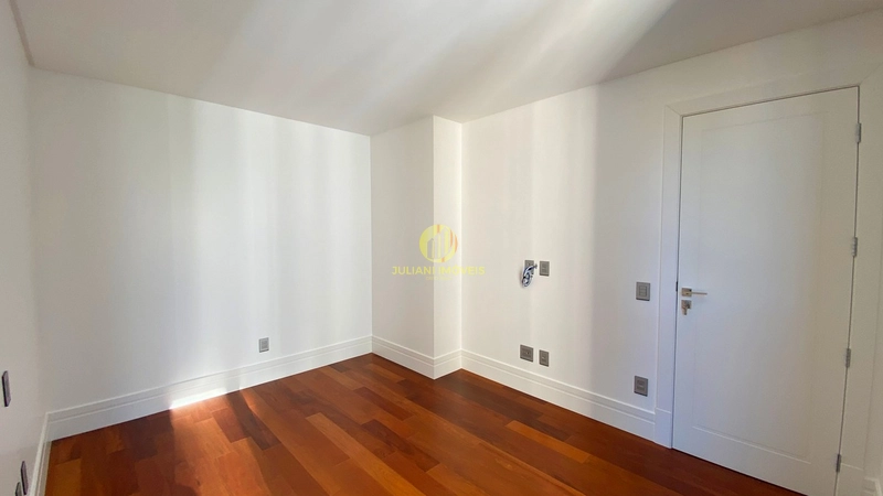 Apartamento no Ed. Pharos em Balneário Camboriú: 33ª foto da galeria de imagens do imóvel