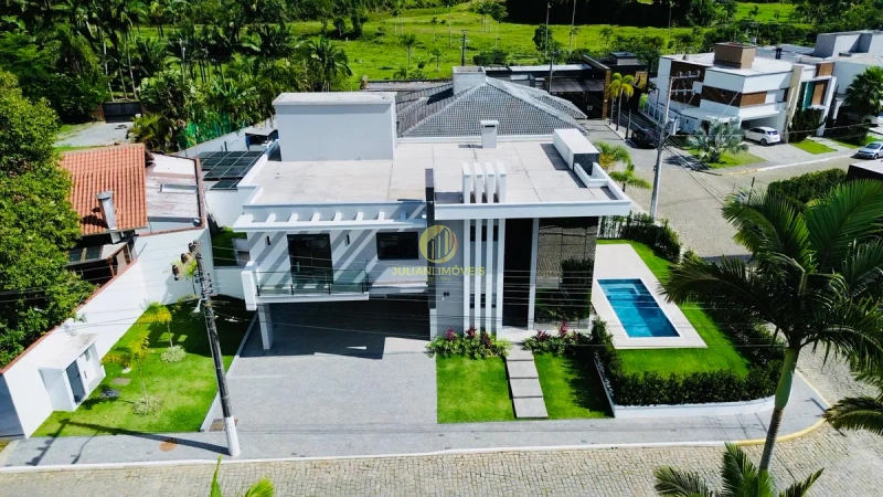 Casa no Condomínio Haras do Rio do Ouro na Praia Brava: 2ª foto da galeria de imagens do imóvel