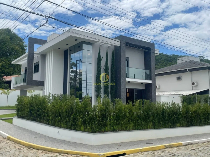 Casa no Condomínio Haras do Rio do Ouro na Praia Brava: 1ª foto da galeria de imagens do imóvel