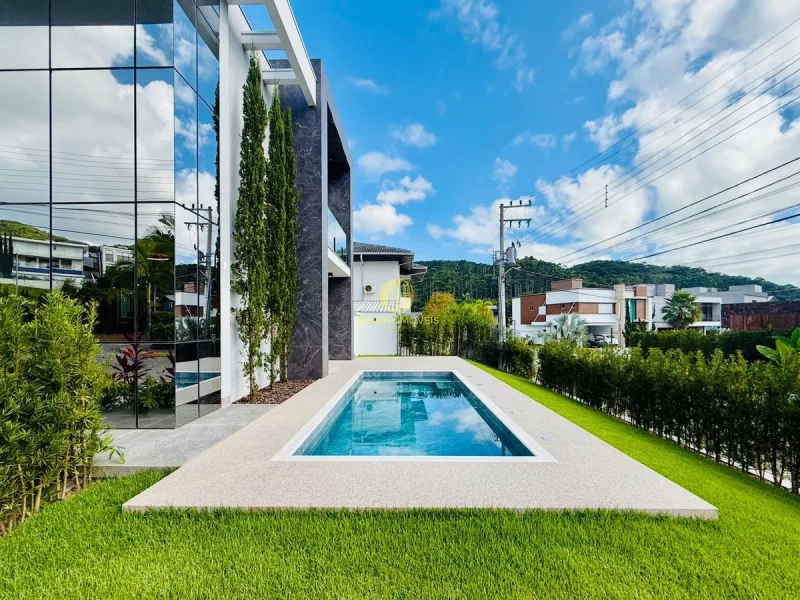 Casa no Condomínio Haras do Rio do Ouro na Praia Brava: 3ª foto da galeria de imagens do imóvel