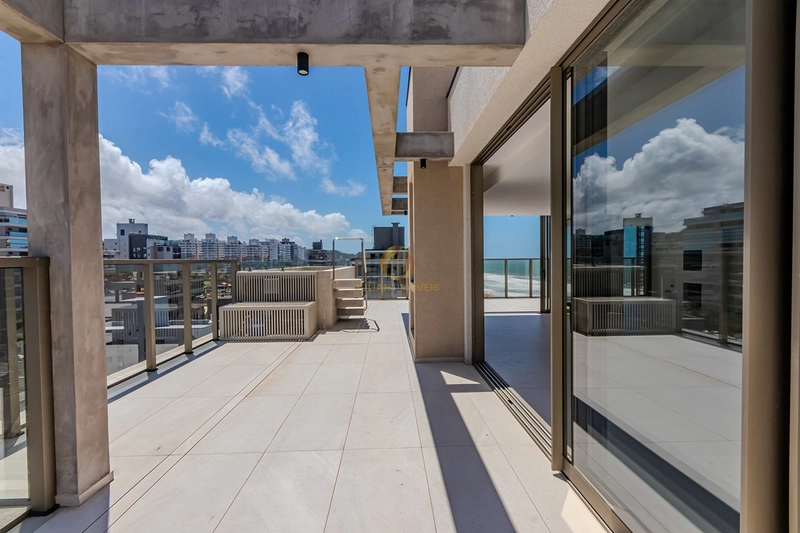 Cobertura lateral mar no Tirreno Rezidensiale na Praia Brava: 17ª foto da galeria de imagens do imóvel