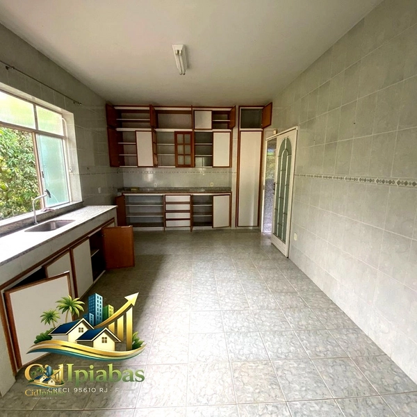 🌱 CASA À VENDA EM IPIABAS – 6 QUARTOS, VARANDA, SALÃO AMPLO E VISTA PARA O VERDE.: 27ª foto da galeria de imagens do imóvel