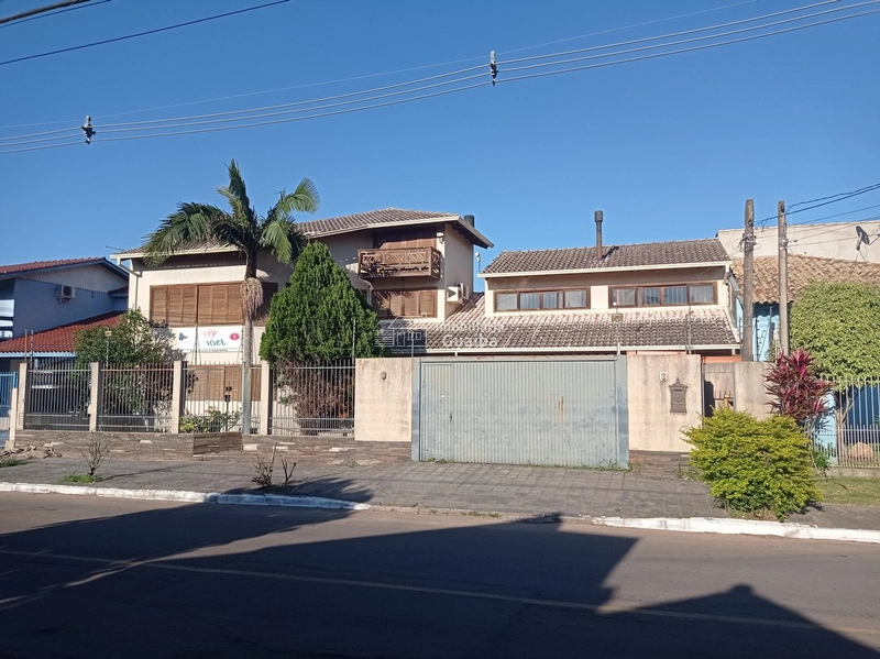 Casa de alto padrão em terreno de 600m²: 1ª foto da galeria de imagens do imóvel