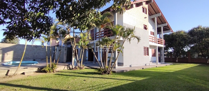 Bela casa com piscina!: 1ª foto da galeria de imagens do imóvel