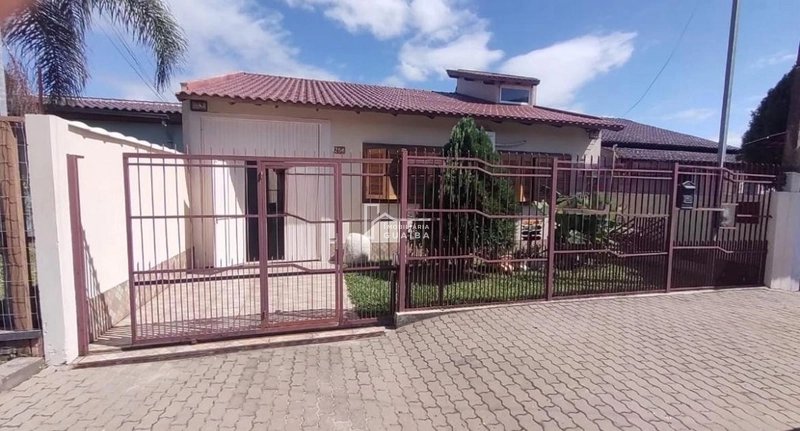 Ótima casa com piscina!: 1ª foto da galeria de imagens do imóvel