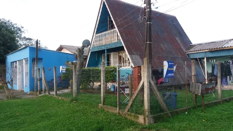Terreno de esquina com casas: 1ª foto da galeria de imagens do imóvel