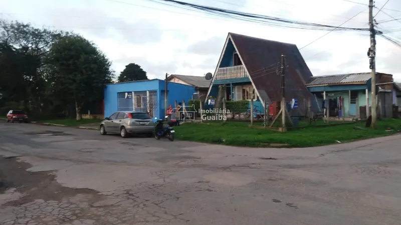Terreno de esquina com casas: 5ª foto da galeria de imagens do imóvel