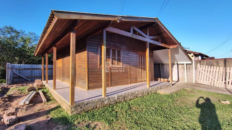 Bela casa de madeira á venda no bairro Jardim dos Lagos -Guaíba -RS: 1ª foto da galeria de imagens do imóvel