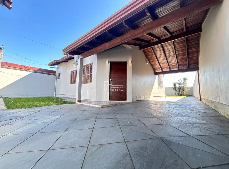 CASA COM  AMPLO PÁTIO - PARQUE 35: 1ª foto da galeria de imagens do imóvel