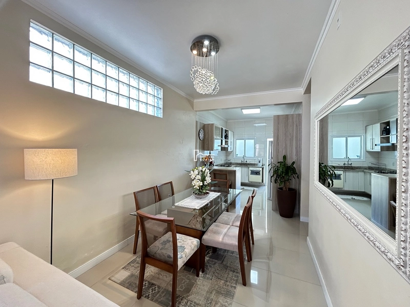 BELISSIMA CASA COM PISCINA!: 3ª foto da galeria de imagens do imóvel