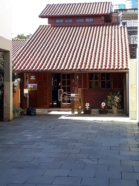 Casa no centro com sala comercial: 1ª foto da galeria de imagens do imóvel
