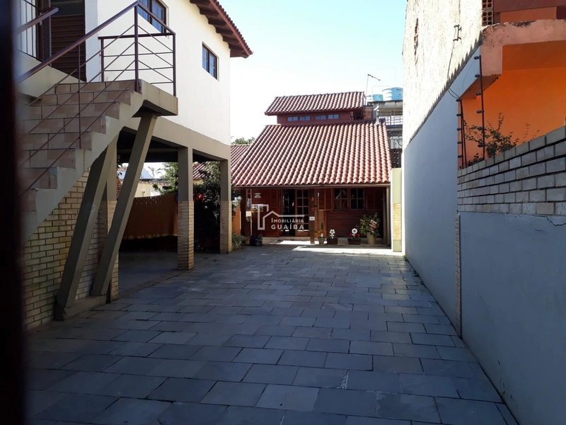 Casa no centro com sala comercial: 2ª foto da galeria de imagens do imóvel