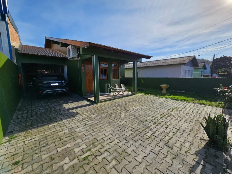 excelente casa na principal rua do bairro: 1ª foto da galeria de imagens do imóvel