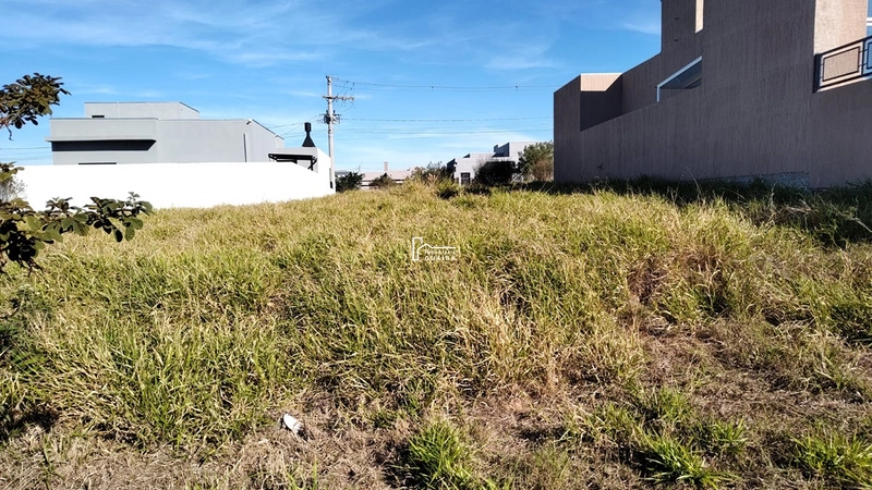 Terreno em local alto: 1ª foto da galeria de imagens do imóvel