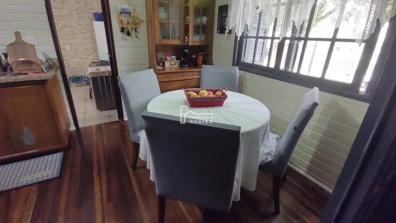 Casa de 3 dormitórios com piscina: 8ª foto da galeria de imagens do imóvel