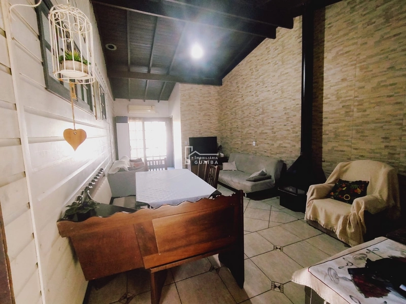 Casa de 3 dormitórios com piscina: 18ª foto da galeria de imagens do imóvel