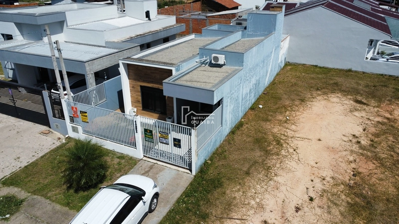 CASA COM 3  DORMITÓRIOS EM TERRENO AMPLO .: 1ª foto da galeria de imagens do imóvel