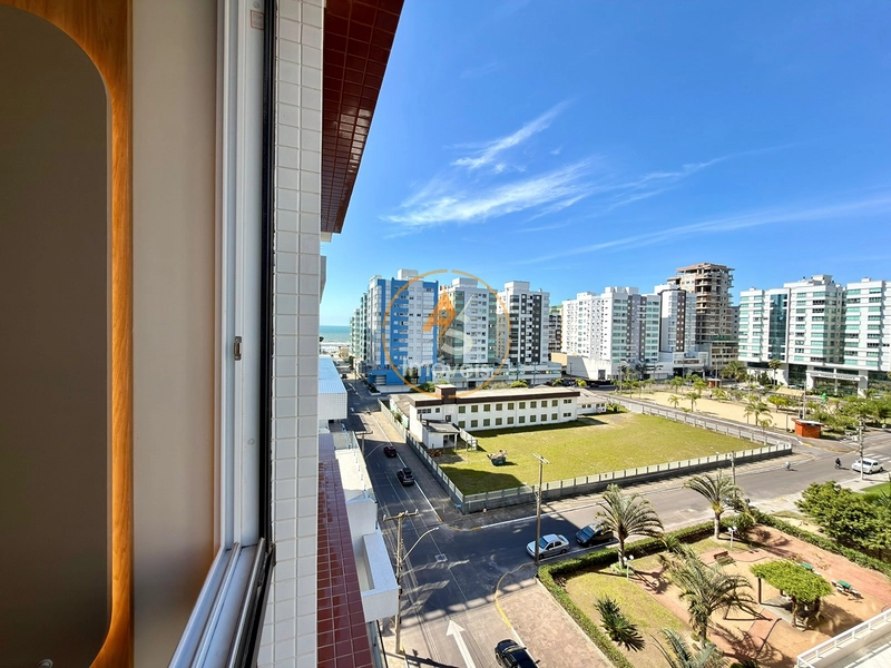 APARTAMENTO À VENDA EM CAPÃO DA CANOA! 3 DORMITÓRIOS • VISTA MAR E PRAÇA • MOBILIADO: 6ª foto da galeria de imagens do imóvel