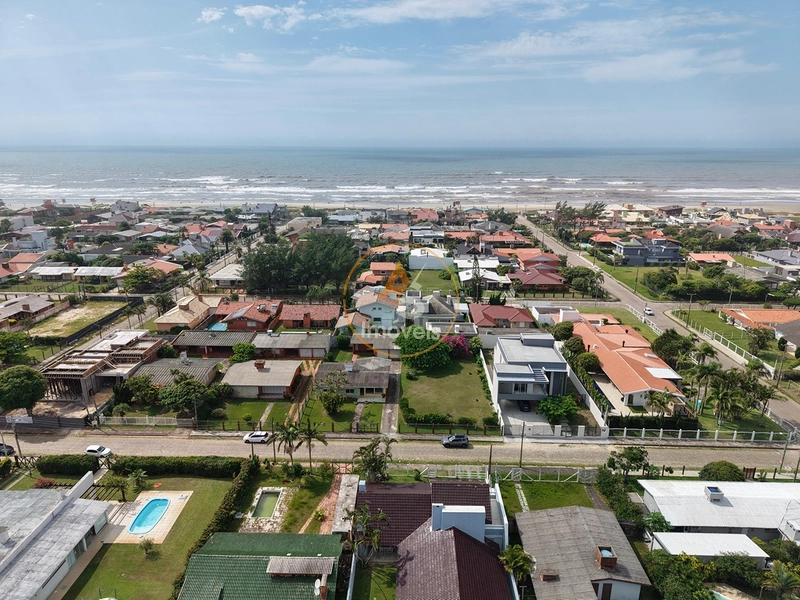 CASA À VENDA EM ATLÂNTIDA  COM DOIS TERRENOS : 2ª foto da galeria de imagens do imóvel