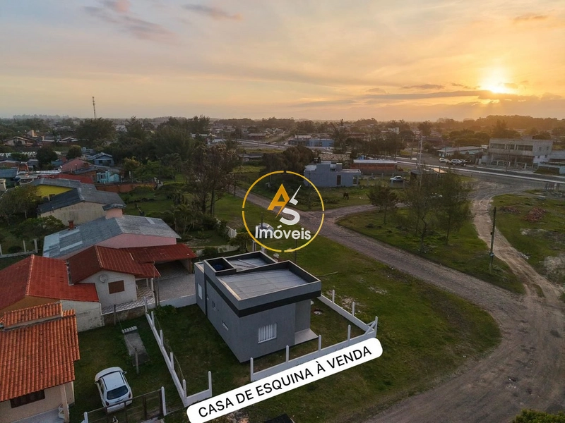 CASA À VENDA DE ESQUINA EM CAPÃO DA CANOA: 1ª foto da galeria de imagens do imóvel