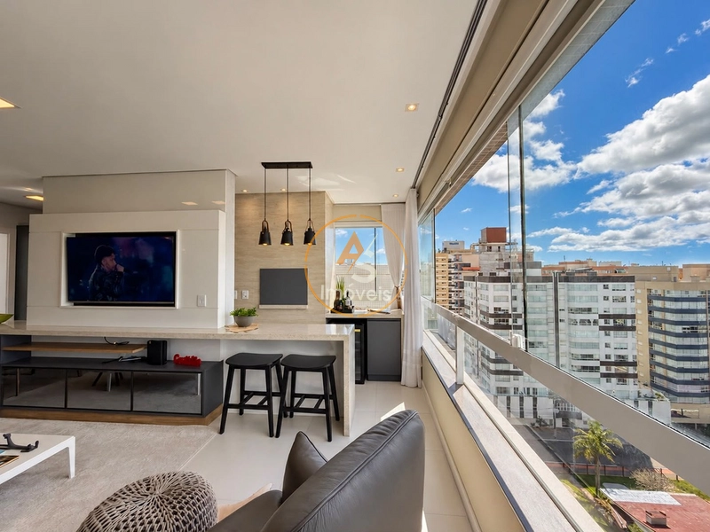 APARTAMENTO DE ALTO PADRÃO À VENDA EM CAPÃO DA CANOA! 3 SUÍTES • MOBILIADO E DECORADO: 2ª foto da galeria de imagens do imóvel