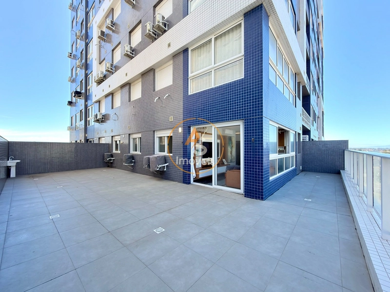 APARTAMENTO À VENDA EM CAPÃO DA CANOA! TERRAÇO EM “L” • VISTA MAR • GARAGEM TRIPLA: 4ª foto da galeria de imagens do imóvel