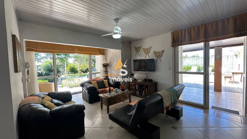 CASA COM PISCINA EM 2 TERRENOS NO ARAÇA: 4ª foto da galeria de imagens do imóvel