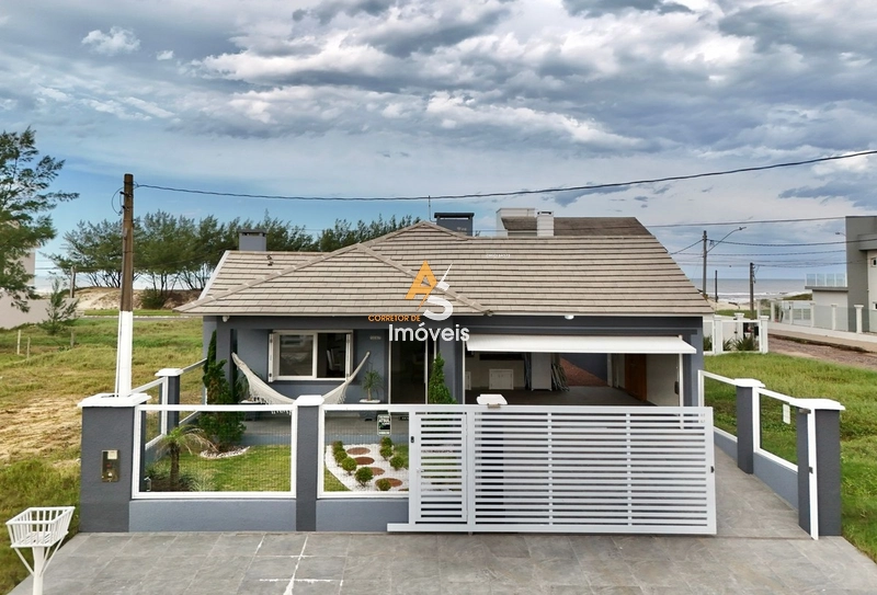 MARAVILHOSA CASA EM ATLÂNTIDA SUL – APENAS 50 METROS DA BEIRA MAR: 5ª foto da galeria de imagens do imóvel