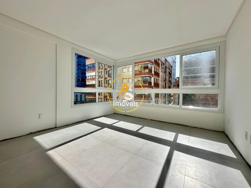 APARTAMENTO AMPLO COM SACADA DE FRENTE, JUNTO AO MAR: 2ª foto da galeria de imagens do imóvel