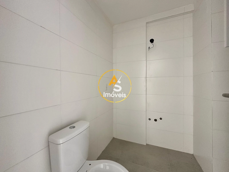 APARTAMENTO AMPLO COM SACADA DE FRENTE, JUNTO AO MAR: 9ª foto da galeria de imagens do imóvel