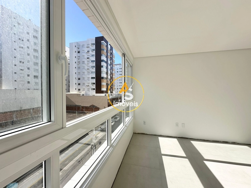 APARTAMENTO AMPLO COM SACADA DE FRENTE, JUNTO AO MAR: 4ª foto da galeria de imagens do imóvel