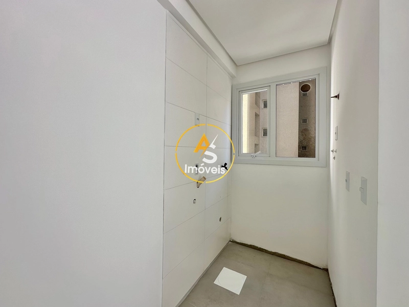 APARTAMENTO AMPLO COM SACADA DE FRENTE, JUNTO AO MAR: 7ª foto da galeria de imagens do imóvel