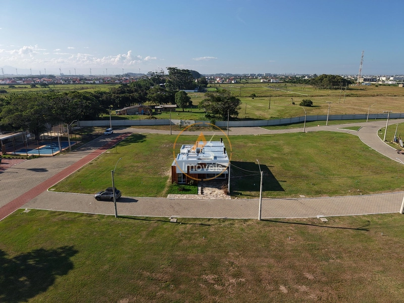 BELÍSSIMA CASA À VENDA EM CAPÃO DA CANOA!⁣ : 34ª foto da galeria de imagens do imóvel